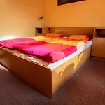 Skolicka 2*