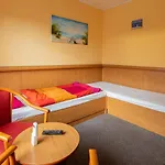 Skolicka Hotel Praga