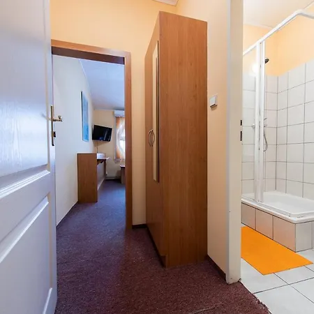 Skolicka Hotel Praga